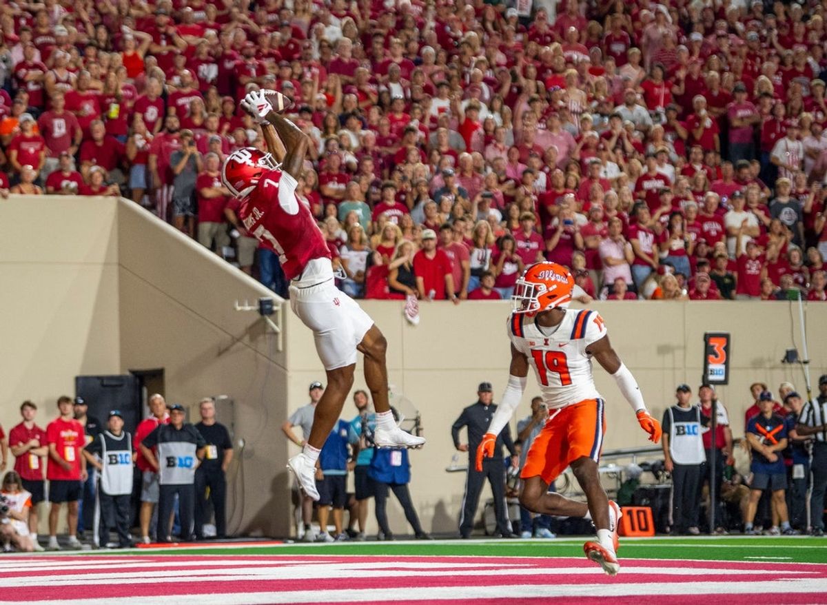 Indiana's E.J. Williams Jr. (7) catches a touchdown during the Indiana versus Illinois football game at Memorial Stadium on Saturday, Sept. 20, 2025