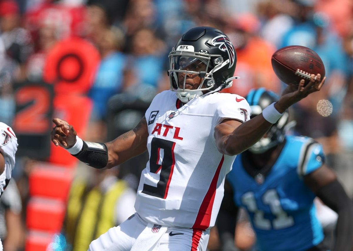 Sep 21, 2025; Charlotte, North Carolina, USA; Atlanta Falcons quarterback Michael Penix Jr. (9) throws a pass during the first half of a game between Carolina Panthers and the Atlanta Falcons at Bank of America Stadium. Mandatory Credit: Cory Knowlton-Imagn Images