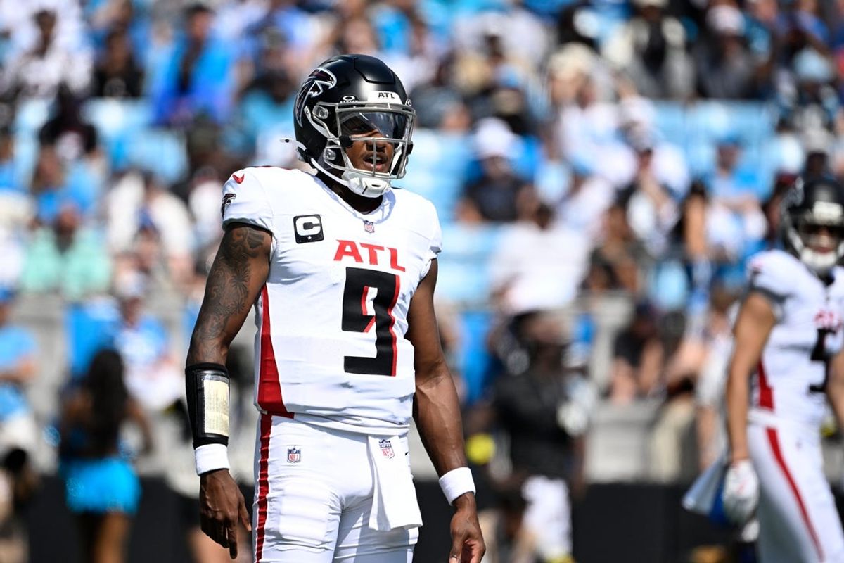 Sep 21, 2025; Charlotte, North Carolina, USA;  Atlanta Falcons quarterback Michael Penix Jr. (9) on the field in the second quarter at Bank of America Stadium. Mandatory Credit: Bob Donnan-Imagn Images