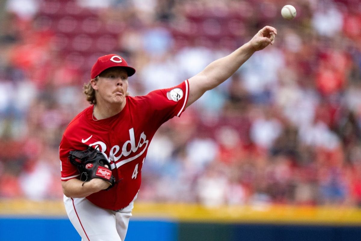 Cincinnati Reds pitcher Andrew Abbott (41) pitches in the second inning between Cincinnati Reds and Chicago Cubs at Great American Ball Park in Cincinnati on Sept. 21, 2025.