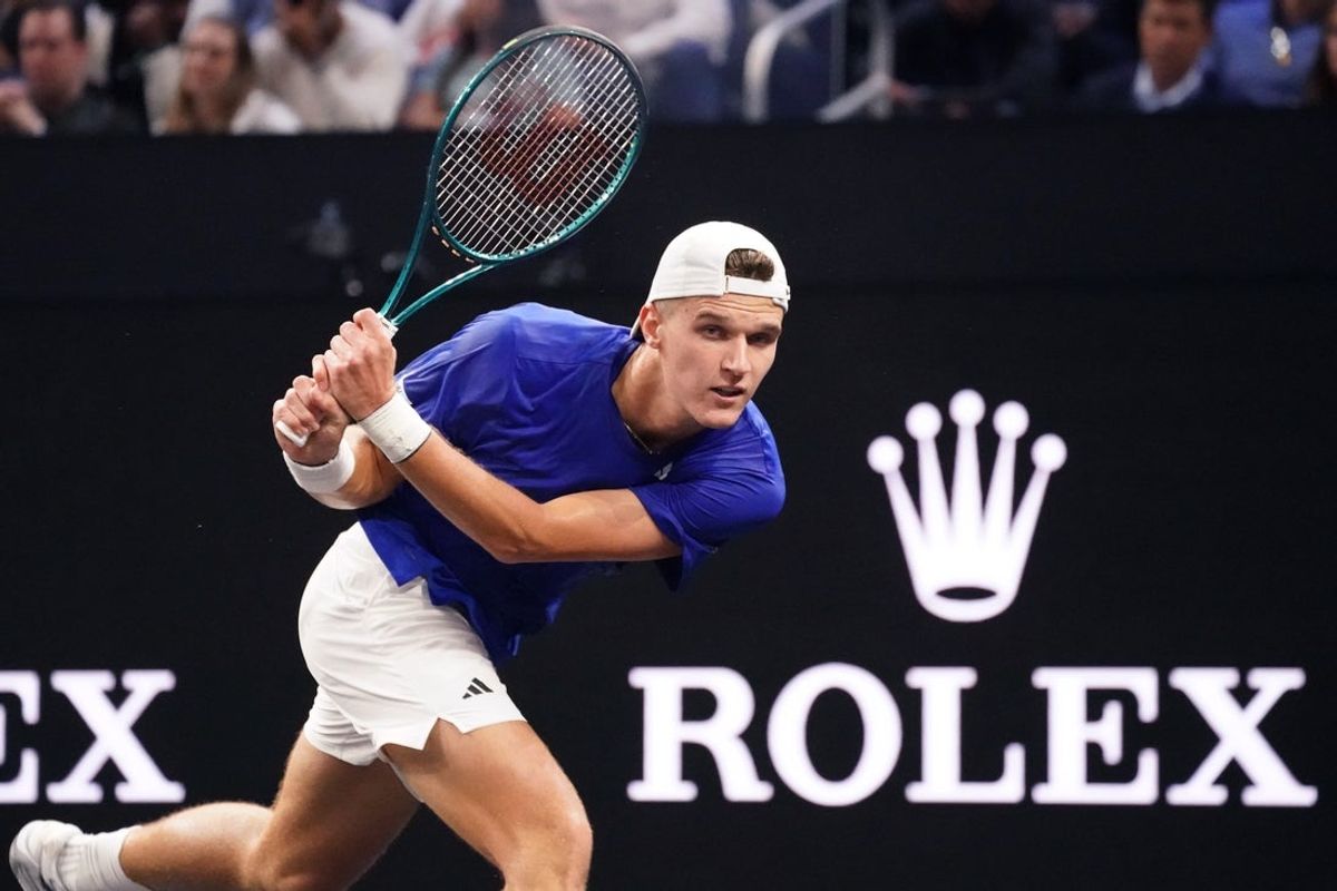 Sep 21, 2025; San Francisco, CA, USA;   Team Europe player Jakub Mensik returns a shot against Team World player Alex de Minaur during the Laver Cup at Chase Center. Mandatory Credit: David Gonzales-Imagn Images