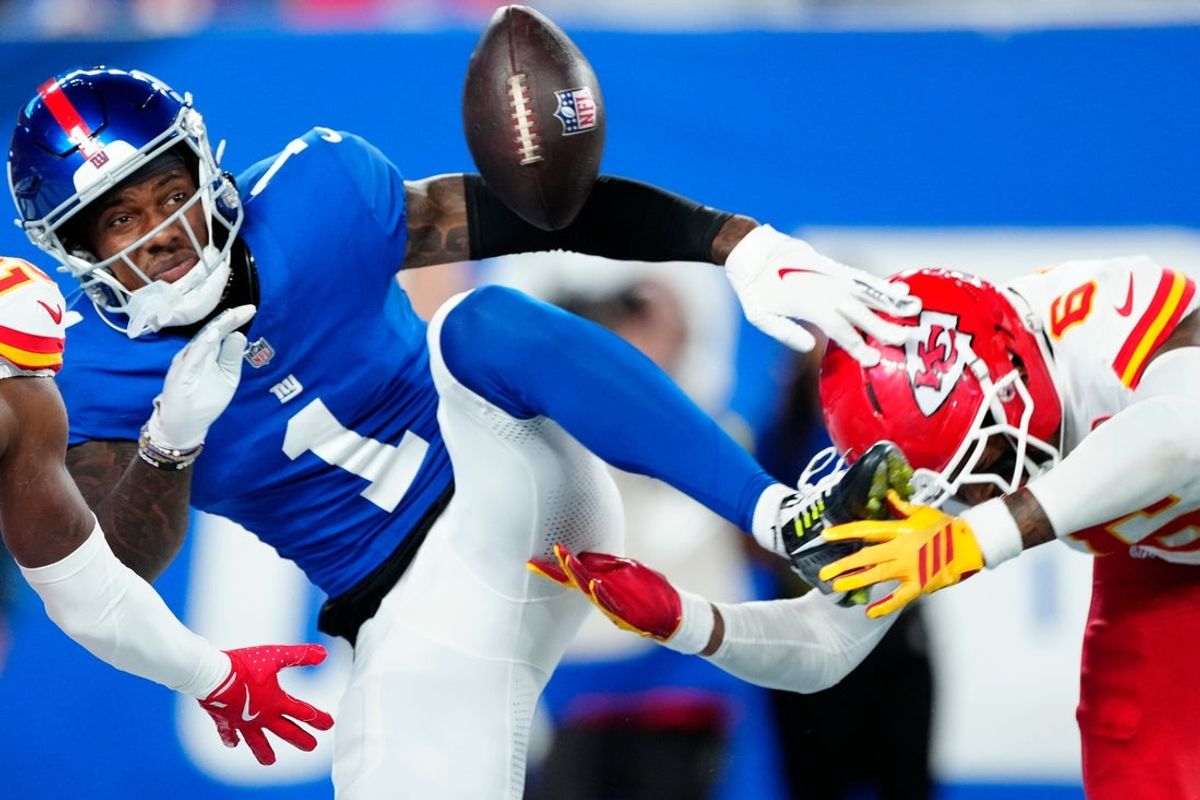 New York Giants wide receiver Malik Nabers (1) looks at a ball that was meant for him as he gets ready to fall in the end zone, in the fourth quarter, Sunday, September 21, 2025. Kansas City Chiefs cornerback Nohl Williams (20) and Kansas City Chiefs safety Bryan Cook (6) is shown on Nabers' sides.
