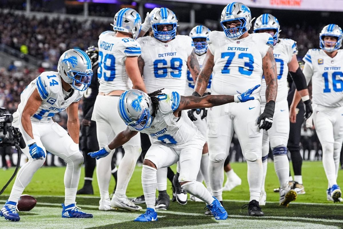 Detroit Lions running back Jahmyr Gibbs (0), center, celebrates a touchdown against Baltimore Ravens with wide receiver Amon-Ra St. Brown (14) during the first half at M&T Bank Stadium in Baltimore, Md. on Monday, Sept. 22, 2025.