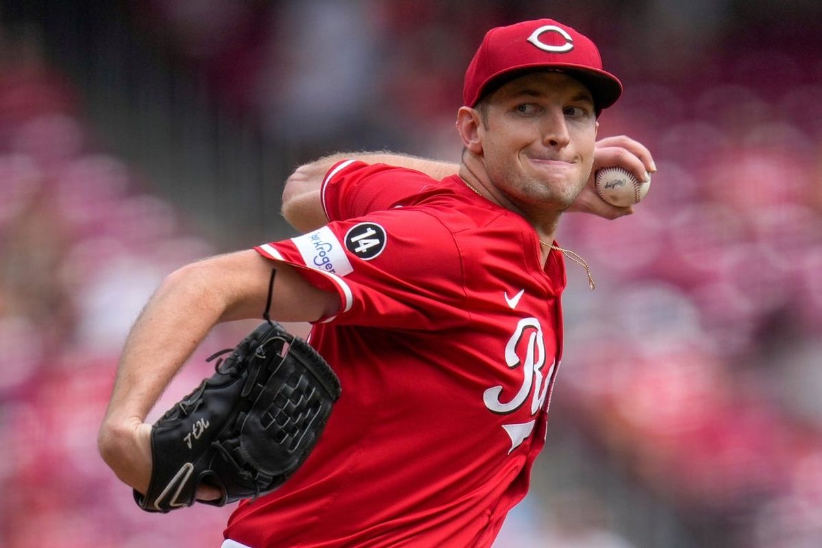 Cincinnati Reds starting pitcher Nick Lodolo (40) throws a pitch in the fourth inning of the MLB National League game between the Cincinnati Reds and the Pittsburgh Pirates at Great American Ball Park in downtown Cincinnati on Thursday, Sept. 25, 2025.