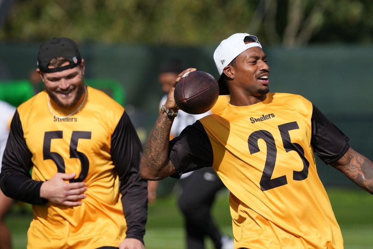 Sep 26, 2025; Maynooth, Ireland; Pittsburgh Steelers safety Deshon Elliott (25) throws the ball as linebacker Cole Holcomb (55) watches during practice at Carton House. Mandatory Credit: Kirby Lee-Imagn Images