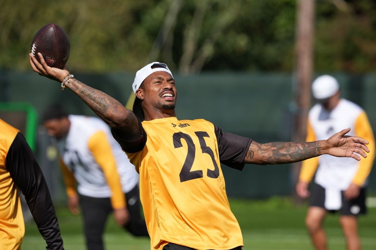Sep 26, 2025; Maynooth, Ireland; Pittsburgh Steelers safety Deshon Elliott (25) throws the ball during practice at Carton House. Mandatory Credit: Kirby Lee-Imagn Images