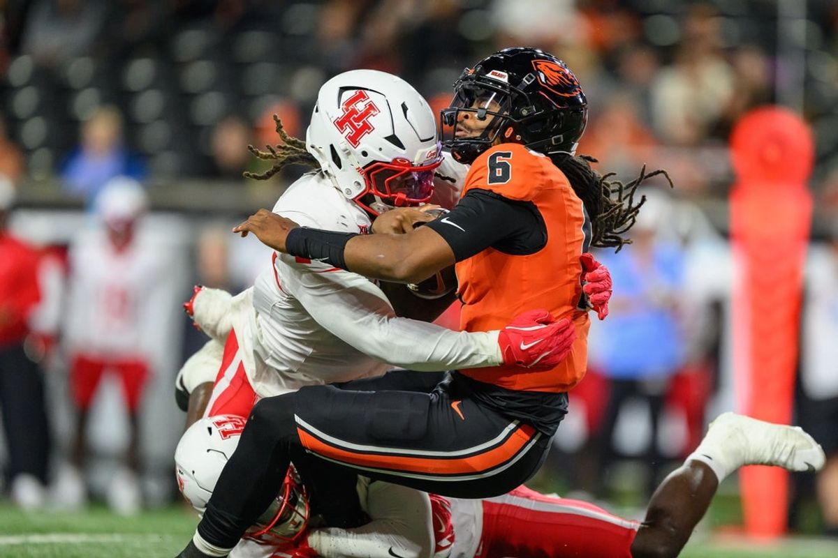 Sep 26, 2025; Corvallis, Oregon, USA; Oregon State Beavers quarterback Maalik Murphy (6) is sacked by Houston Cougars linebacker Brandon Mack II (4) during the second quarter at Reser Stadium. Mandatory Credit: Craig Strobeck-Imagn Images