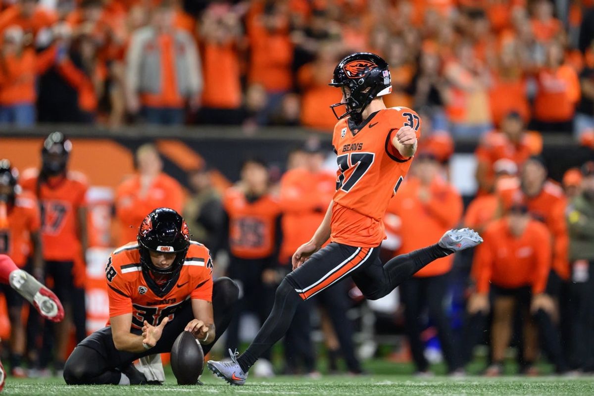 Sep 26, 2025; Corvallis, Oregon, USA; Oregon State Beavers place kicker Cameron Smith (37) attempts a game winning field goal but is blocked by the Houston Cougars at Reser Stadium. Mandatory Credit: Craig Strobeck-Imagn Images