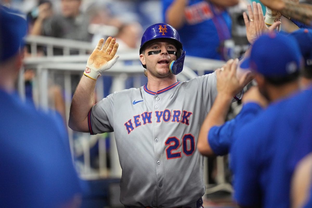 Sep 27, 2025; Miami, Florida, USA; New York Mets first baseman Pete Alonso (20) celebrates his solo home run against the Miami Marlins in the third inning at loanDepot Park. Mandatory Credit: Jim Rassol-Imagn Images