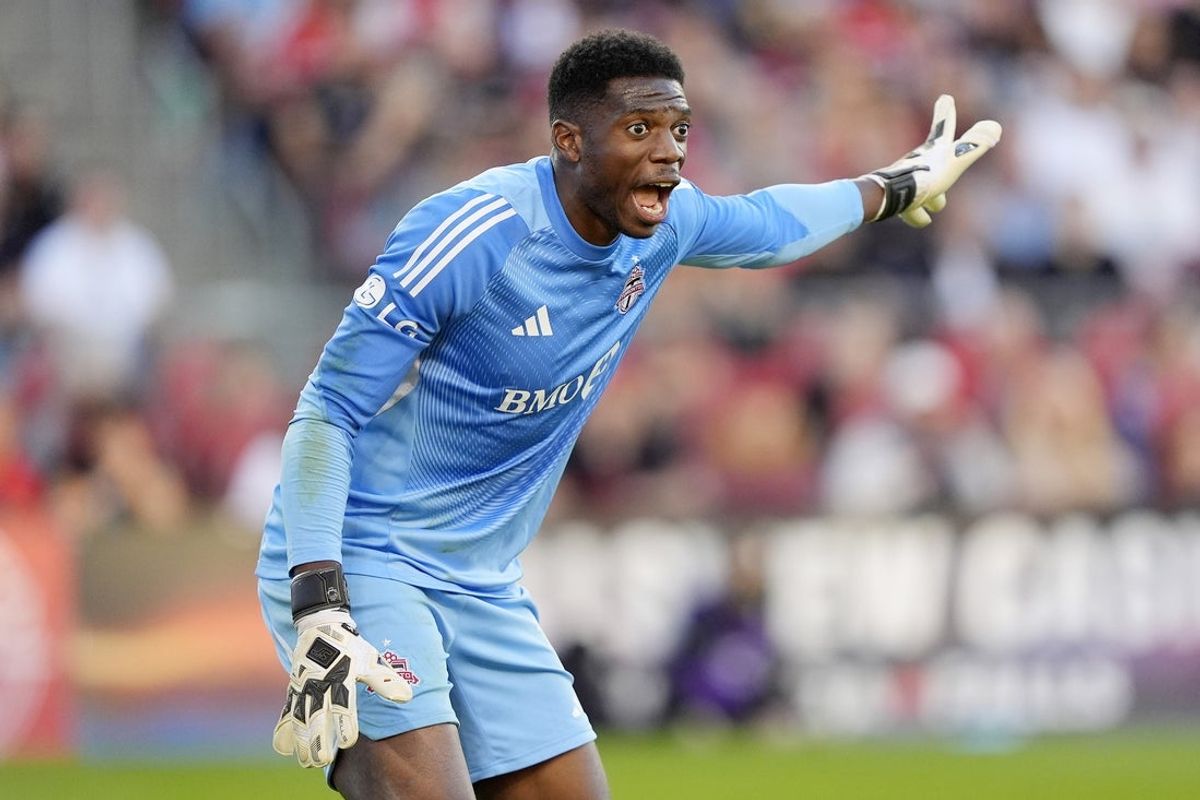 Sep 27, 2025; Toronto, Ontario, CAN; Toronto FC goalkeeper Sean Johnson (1) directs his team during the second half against Inter Miami CF at BMO Field. Mandatory Credit: John E. Sokolowski-Imagn Images