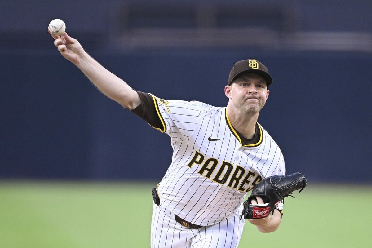 Sep 27, 2025; San Diego, California, USA; San Diego Padres starting pitcher Michael King (34) delivers during the first inning against the Arizona Diamondbacks at Petco Park. Mandatory Credit: Denis Poroy-Imagn Images