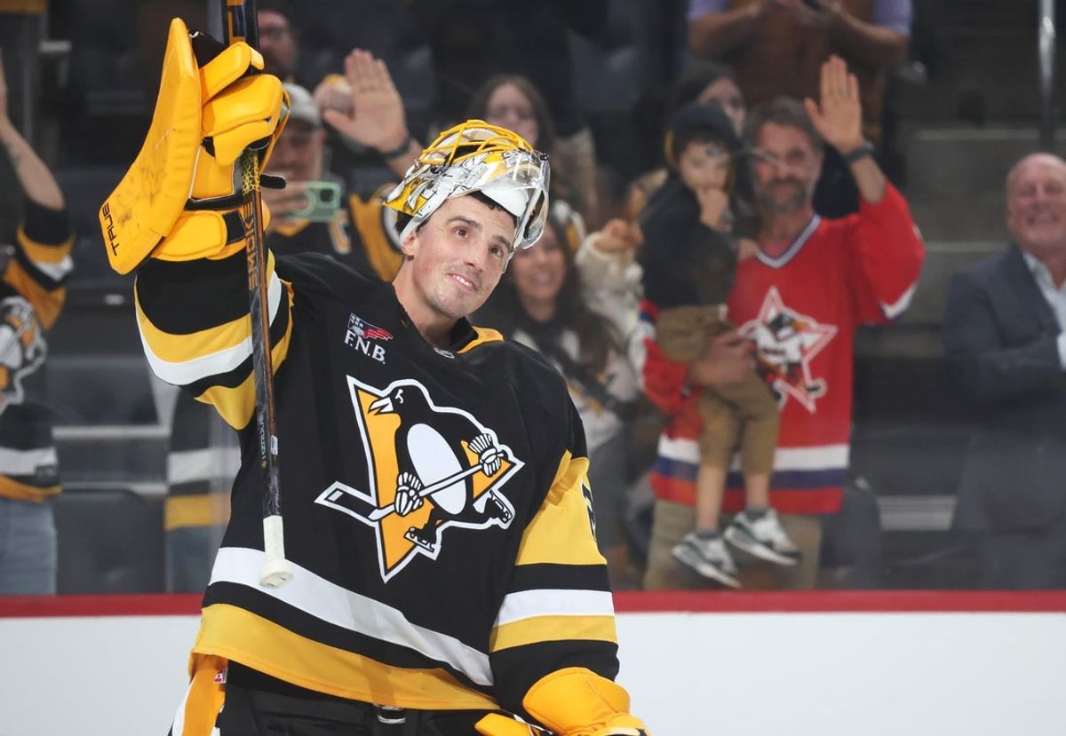 Sep 27, 2025; Pittsburgh, Pennsylvania, USA;  Pittsburgh Penguins goaltender Marc-Andre Fleury (29) acknowledges the crowd after playing in his final NHL game against the Columbus Blue Jackets at PPG Paints Arena. Mandatory Credit: Charles LeClaire-Imagn Images