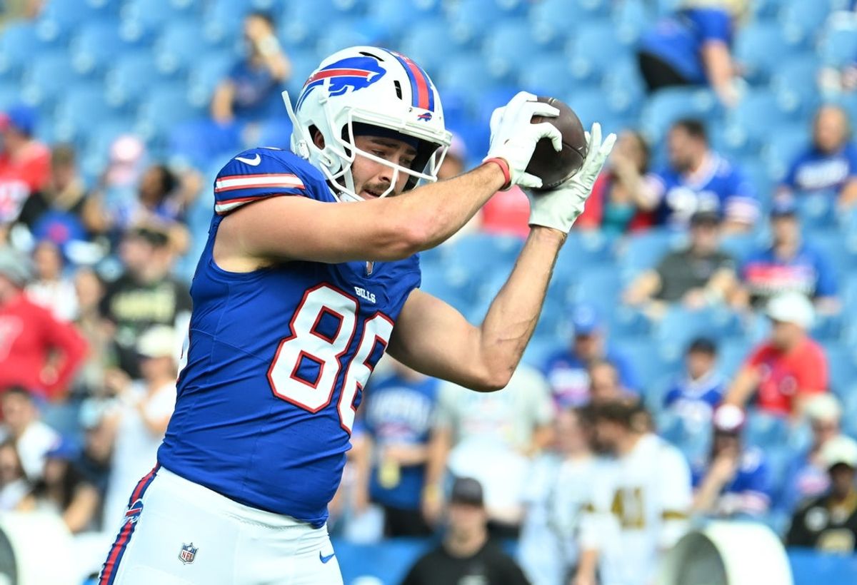 Sep 28, 2025; Orchard Park, New York, USA;  Buffalo Bills tight end Dalton Kincaid (86) warms up before a game against the Buffalo Bills at Highmark Stadium. Mandatory Credit: Mark Konezny-Imagn Images