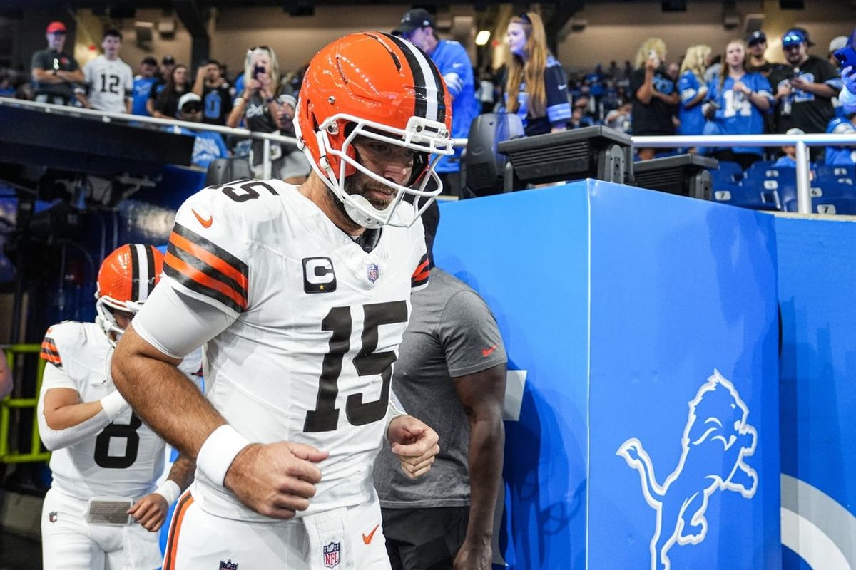Cleveland Browns quarterback Joe Flacco (15) takes the field for warm up ahead of the Detroit Lions game at Ford Field in Detroit on Sunday, Sept. 28, 2025.