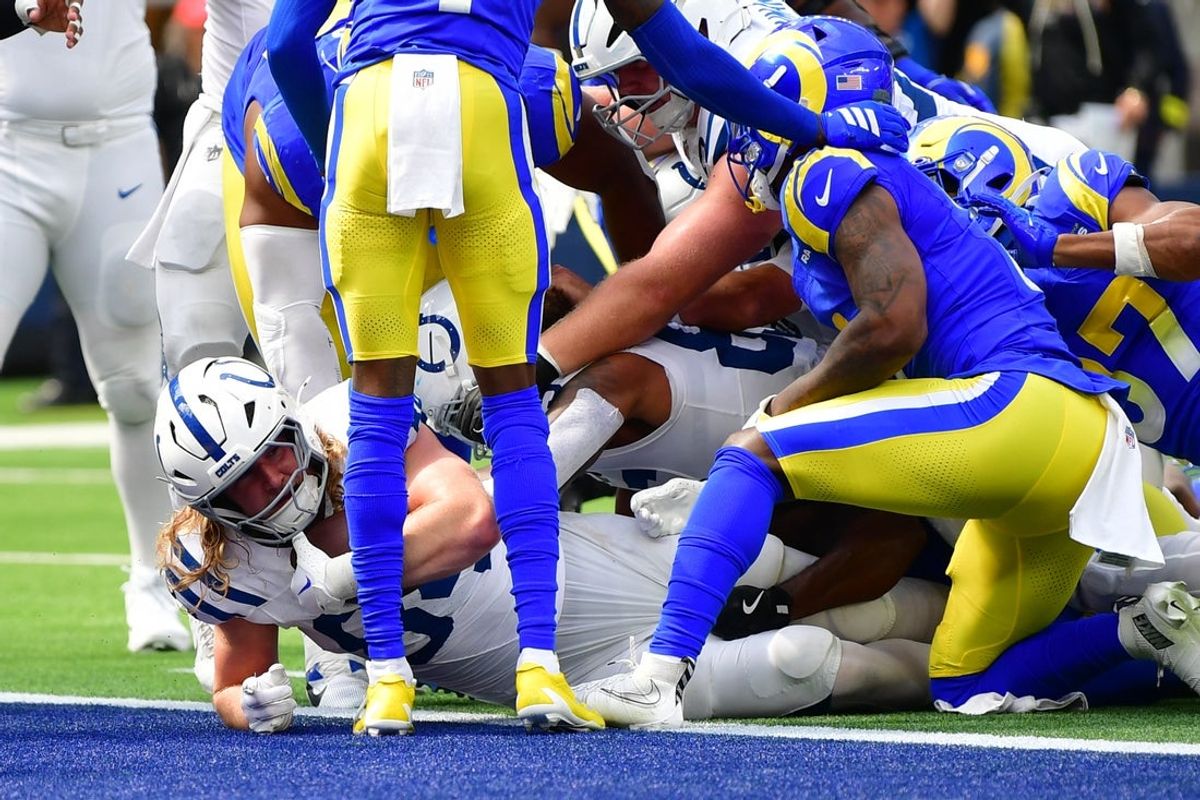 Sep 28, 2025; Inglewood, California, USA;  Indianapolis Colts tight end Tyler Warren (84) scores a touchdown against the against the Los Angeles Rams during the first half at SoFi Stadium. Mandatory Credit: Gary A. Vasquez-Imagn Images