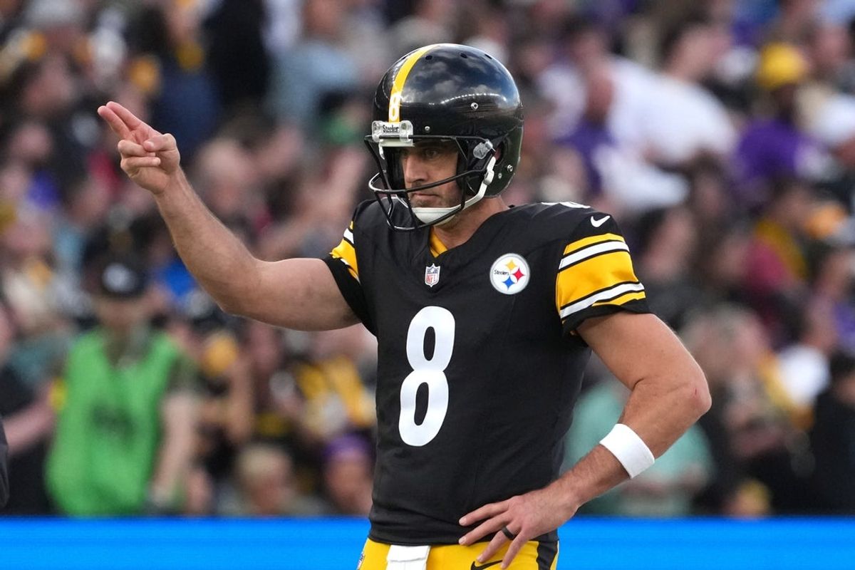 Sep 28, 2025; Dublin, Ireland; Pittsburgh Steelers quarterback Aaron Rodgers (8) gestures after a first down in the second half against the Minnesota Vikings during an NFL International Series game at Croke Park. Mandatory Credit: Kirby Lee-Imagn Images