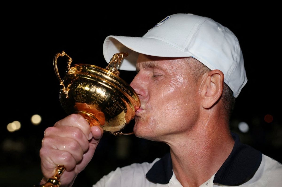 [US, Mexico & Canada customers only] Sep 28, 2025; Bethpage, New York, USA; Team Europe captain Luke Donald kisses the trophy as he celebrates winning the Ryder Cup on the final day of competition for the Ryder Cup at Bethpage Black. Mandatory Credit: Paul Childs-Reuters via Imagn Images
