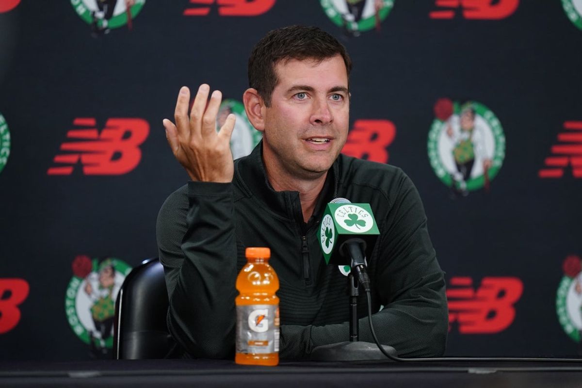 29 de setembro de 2025; Boston, MA, EUA; O presidente de operações de basquete do Boston Celtics, Brad Stevens, fala aos repórteres durante o dia da mídia no Auerbach Center. Crédito obrigatório: David Butler II-Imagn Images
