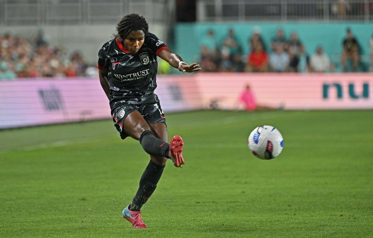 Sep 26, 2025; Kansas City, Missouri, USA;  Chicago Stars forward Ludmila da Silva (14) kicks the ball up field against the Kansas City Current in the second half at CPKC Stadium. Mandatory Credit: Peter Aiken-Imagn Images