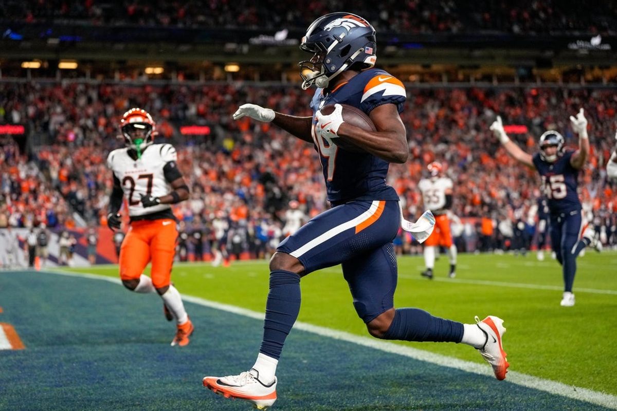 Denver Broncos wide receiver Marvin Mims Jr. (19) runs into the end zone with a catch in the second quarter of the NFL Week 4 Monday Night Football game between the Denver Broncos and the Cincinnati Bengals at Empower Field at Mile High in Denver on Monday, Sept. 29, 2025.