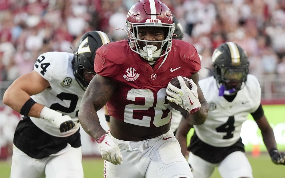 Oct 4, 2025; Tuscaloosa, Alabama, USA;  Alabama running back Jam Miller (26) breaks off a touchdown run to seal the victory over Vanderbilt at Saban Field at Bryant-Denny Stadium. Alabama downed Vanderbilt 30-14. Mandatory Credit: Gary Cosby Jr.-Imagn Images