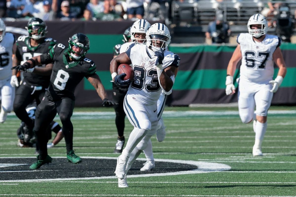 Oct 5, 2025; East Rutherford, New Jersey, USA; Dallas Cowboys running back Javonte Williams (33) carries the ball against the New York Jets during the first half at MetLife Stadium. Mandatory Credit: Vincent Carchietta-Imagn Images