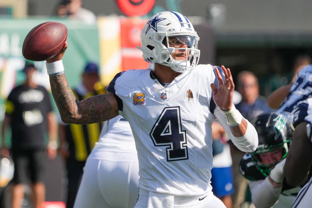 Oct 5, 2025; East Rutherford, New Jersey, USA; Dallas Cowboys quarterback Dak Prescott (4) throws down field against the New York Jets during the first half at MetLife Stadium. Mandatory Credit: Robert Deutsch-Imagn Images
