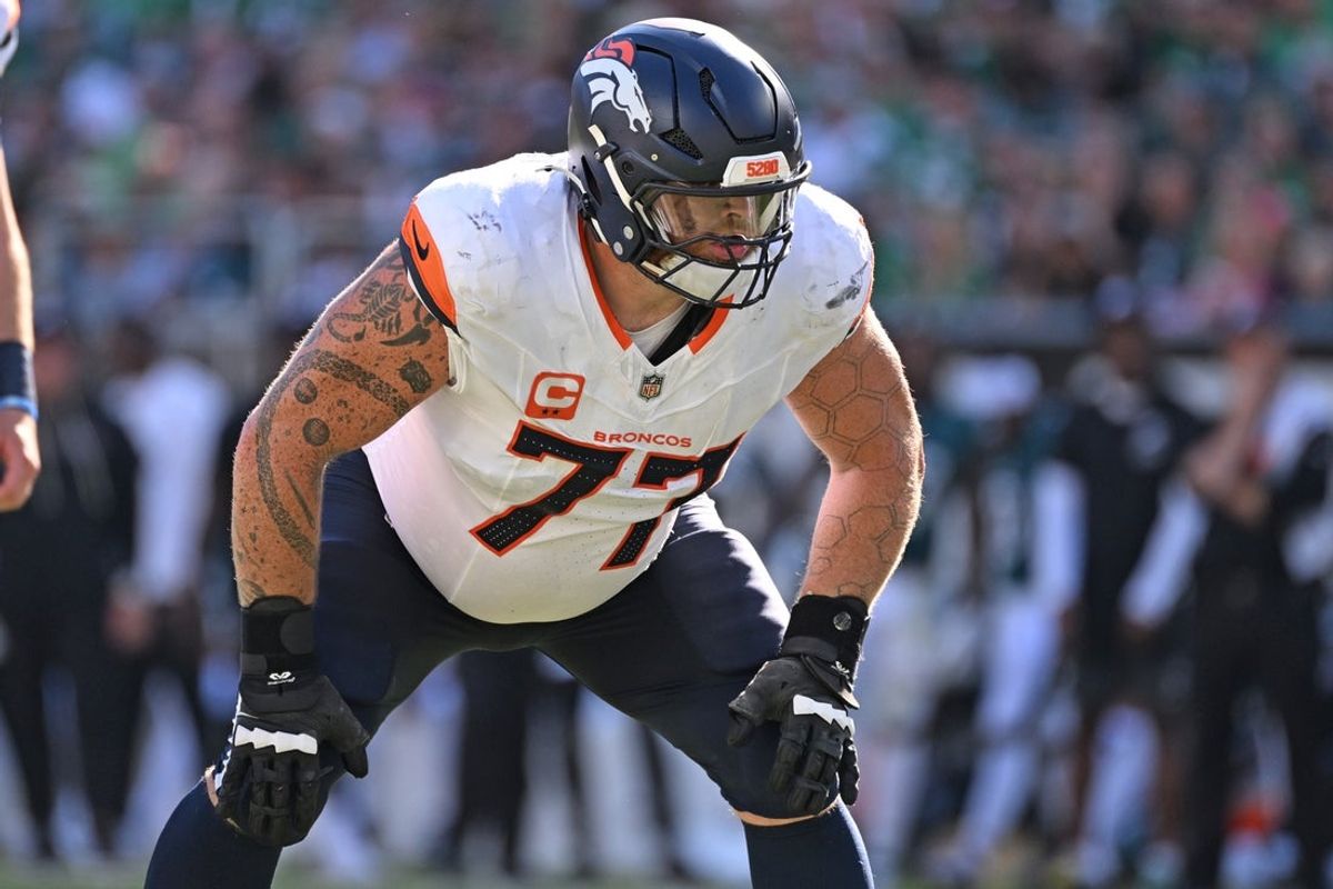 Oct 5, 2025; Philadelphia, Pennsylvania, USA; Denver Broncos guard Quinn Meinerz (77) against the Philadelphia Eagles at Lincoln Financial Field. Mandatory Credit: Eric Hartline-Imagn Images
