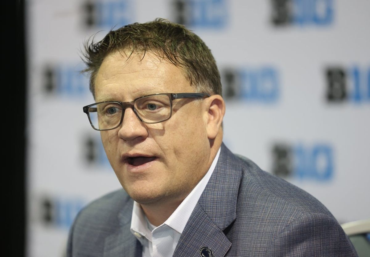 Oct 9, 2025; Rosemont, IL, USA; Penn State head coach Mike Rhoades speaks during Big Ten Men’s Basketball Media Days at the Donald E. Stephens Convention Center. Mandatory Credit: Talia Sprague-Imagn Images