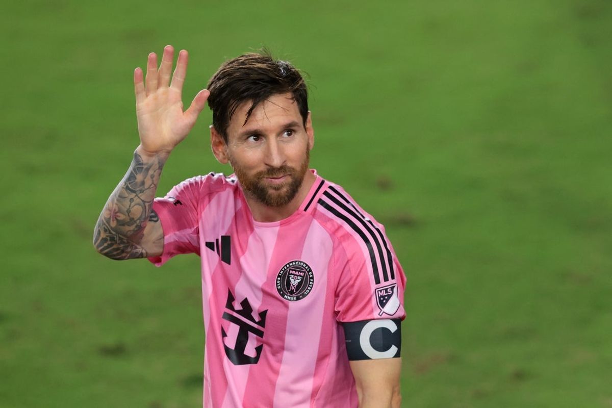 Oct 11, 2025; Fort Lauderdale, Florida, USA; Inter Miami CF forward Lionel Messi (10) waves toward the fans  after the game against Atlanta United at Chase Stadium. Mandatory Credit: Sam Navarro-Imagn Images