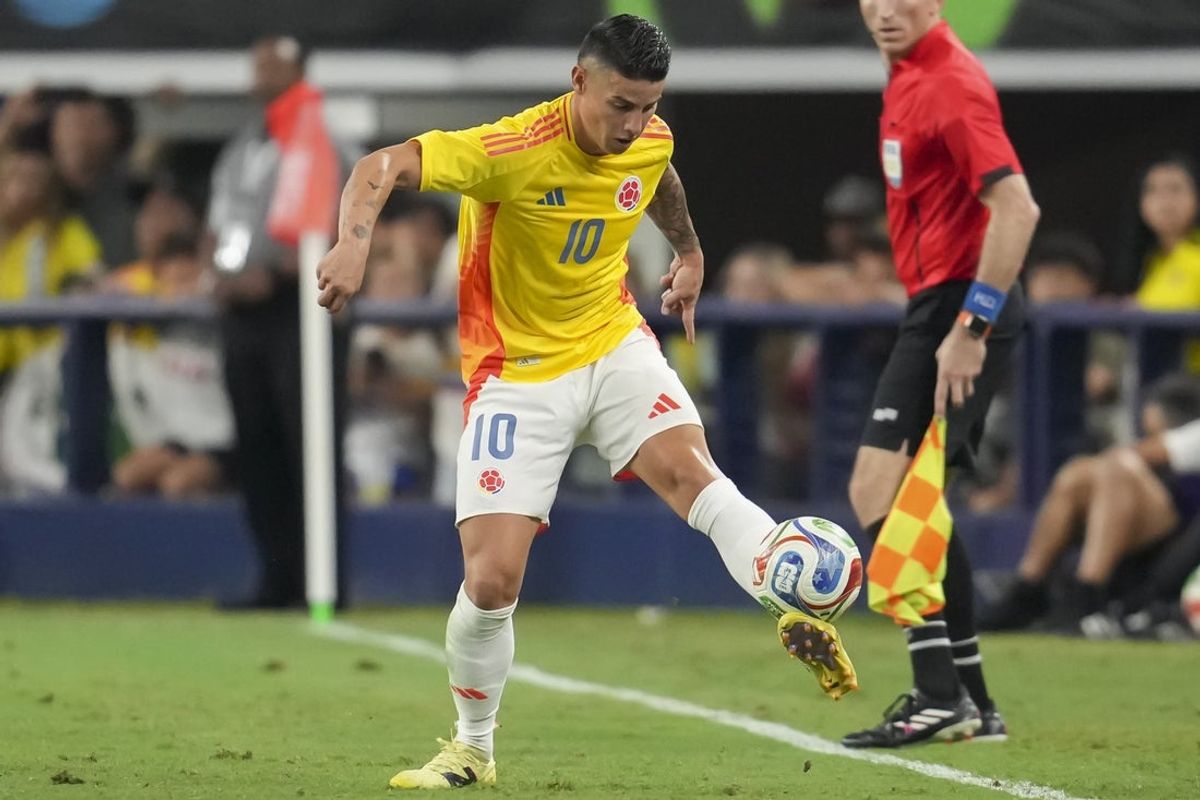 Oct 11, 2025; Arlington, Texas, USA;  Colombia midfielder James Rodriguez (10) controls the ball against Mexico during the first half at AT&T Stadium. Mandatory Credit: Chris Jones-Imagn Images