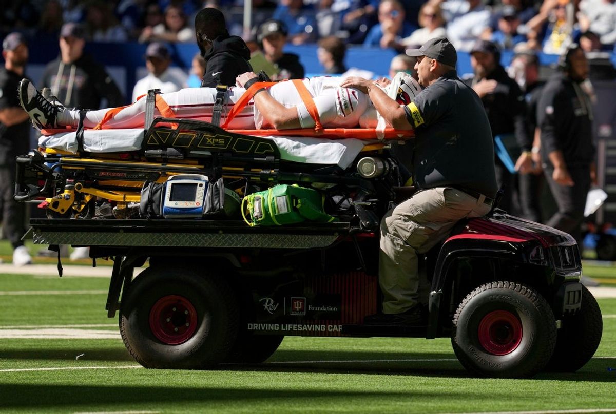 Arizona Cardinals tight end Travis Vokolek (81) leaves the field after injury during a game against the Indianapolis Colts on Sunday, Oct. 12, 2025, at Lucas Oil Stadium in Indianapolis