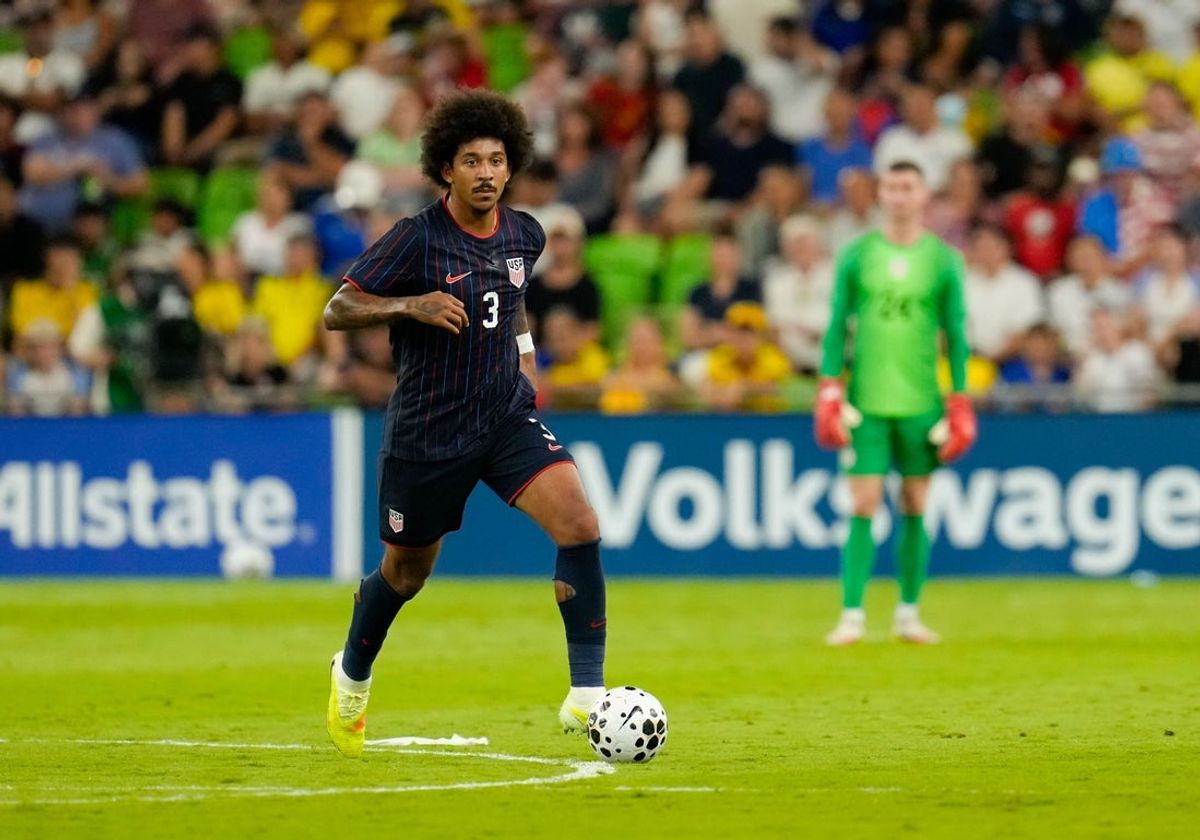 Oct 10, 2025; Austin, Texas, USA; United States defender Chris Richards (3) moves the ball during the second half at Q2 Stadium. Mandatory Credit: Scott Coleman-Imagn Images