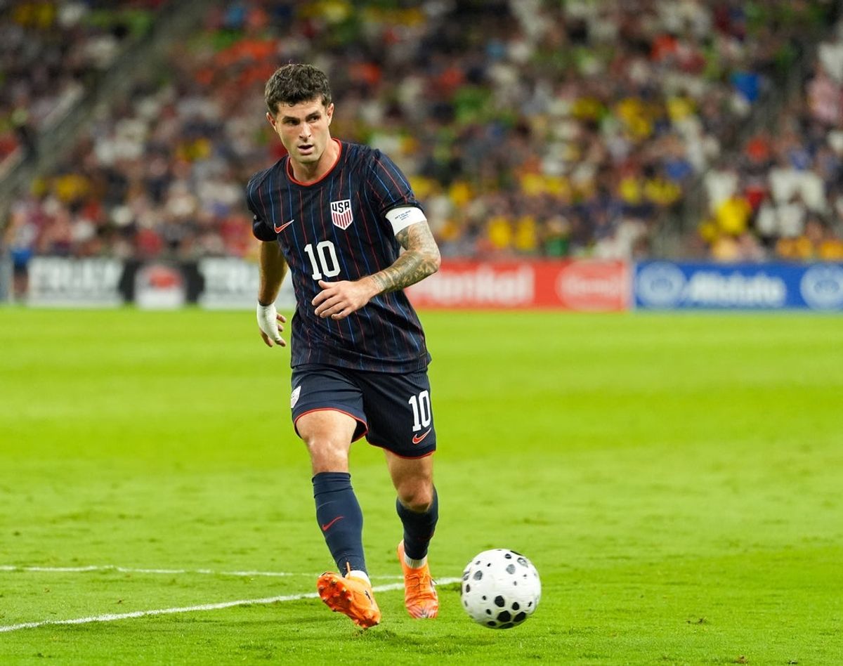 Oct 10, 2025; Austin, Texas, USA; United States forward Christian Pulisic (10) passes the ball at Q2 Stadium. Mandatory Credit: Scott Coleman-Imagn Images