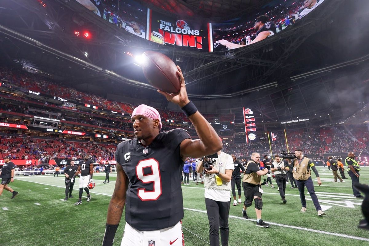 11Oct 13, 2025; Atlanta, Georgia, USA; Atlanta Falcons quarterback Michael Penix Jr. (9) leaves the field following a game against the Buffalo Bills at Mercedes-Benz Stadium. Mandatory Credit: Brett Davis-Imagn Images