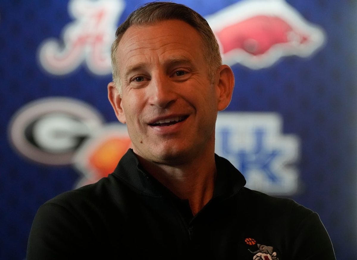Oct 14, 2025; Birmingham, Alabama, USA; Alabama head coach Nate Oats prepares to go onstage for his session at SEC Media Day in the Grand Bohemian Hotel.