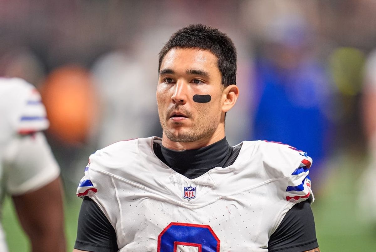 Oct 13, 2025; Atlanta, Georgia, USA; Buffalo Bills safety Taylor Rapp (9) on the field against the Atlanta Falcons at Mercedes-Benz Stadium. Mandatory Credit: Dale Zanine-Imagn Images