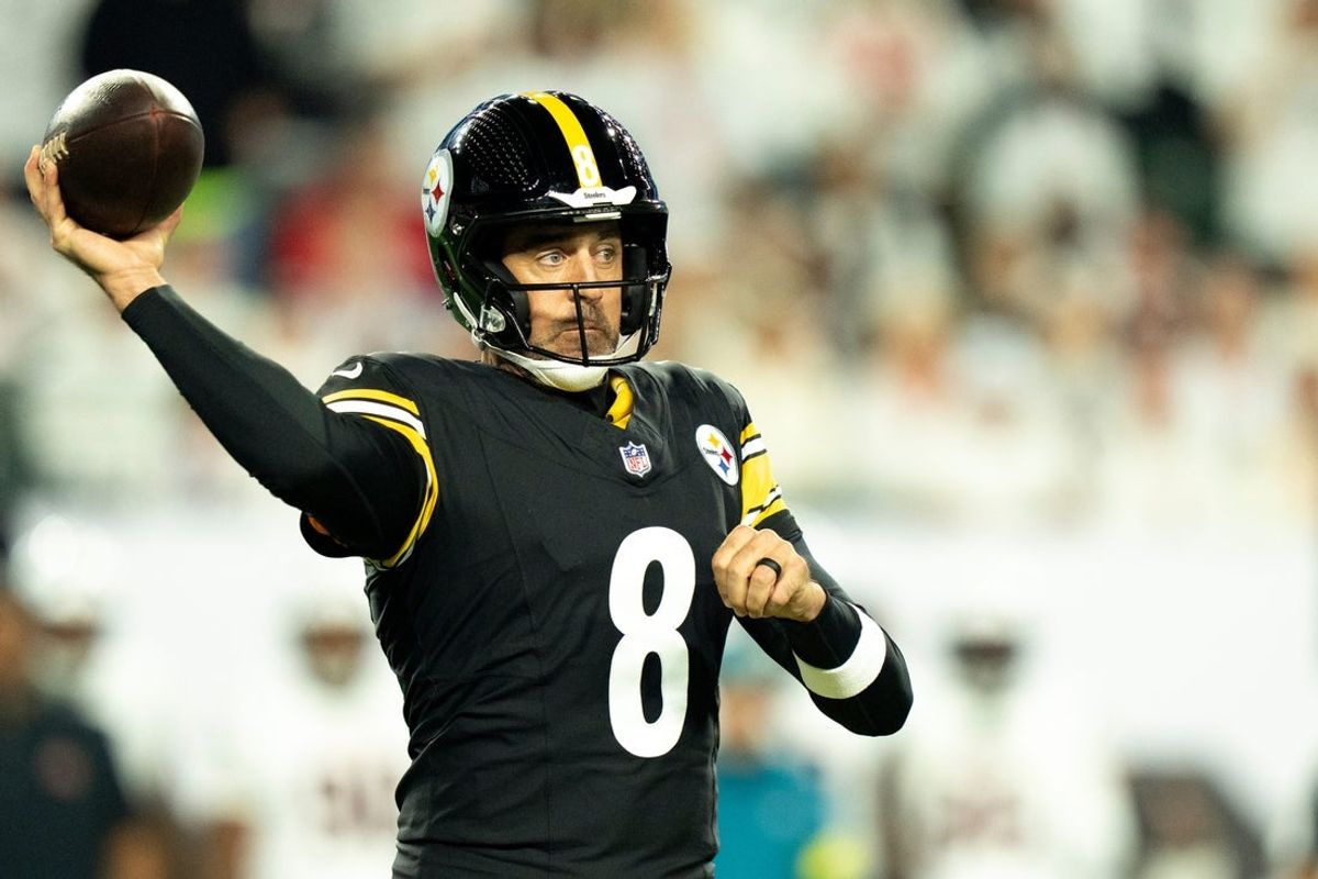 Pittsburgh Steelers quarterback Aaron Rodgers (8) throws a pass in the first quarter of the NFL game between the Cincinnati Bengals and Pittsburgh Steelers at Paycor Stadium in Cincinnati on Oct. 16, 2025.