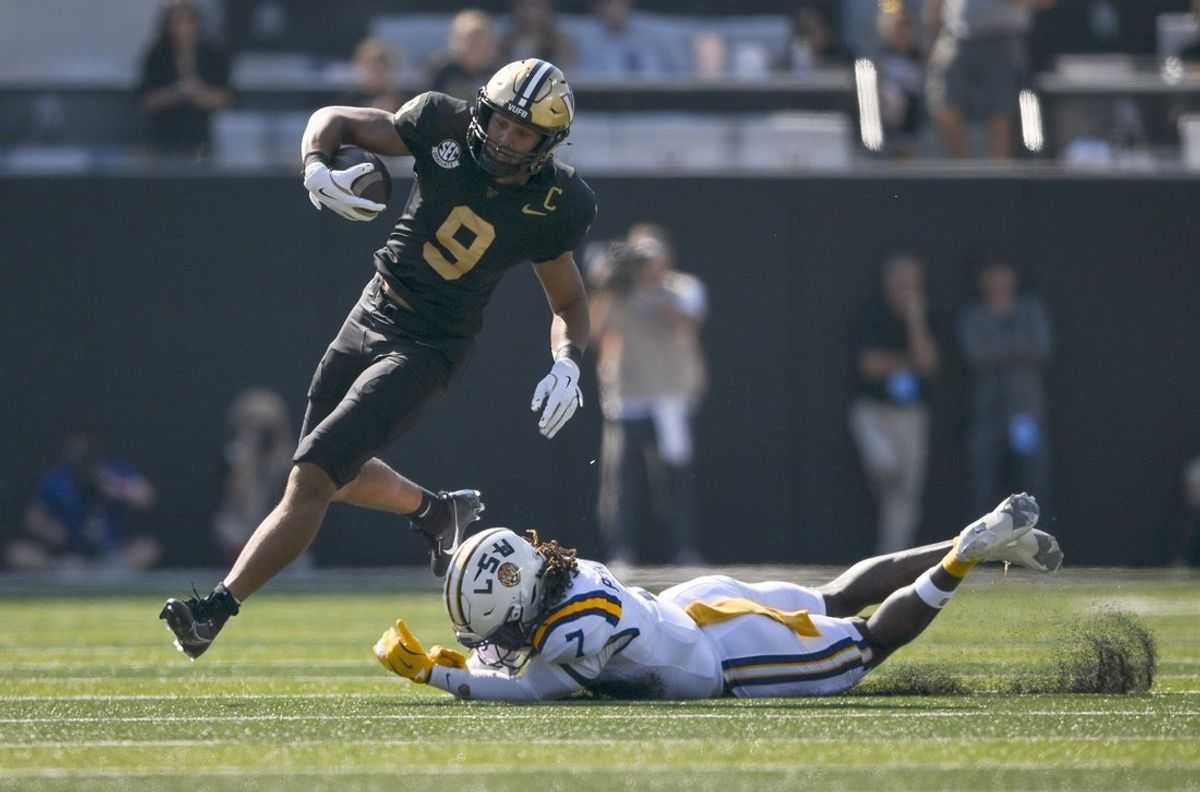 Oct 18, 2025; Nashville, Tennessee, USA;  Vanderbilt Commodores tight end Eli Stowers (9) breaks the tack of Louisiana State Tigers linebacker Harold Perkins Jr. (7) during the first half at FirstBank Stadium. Mandatory Credit: Steve Roberts-Imagn Images