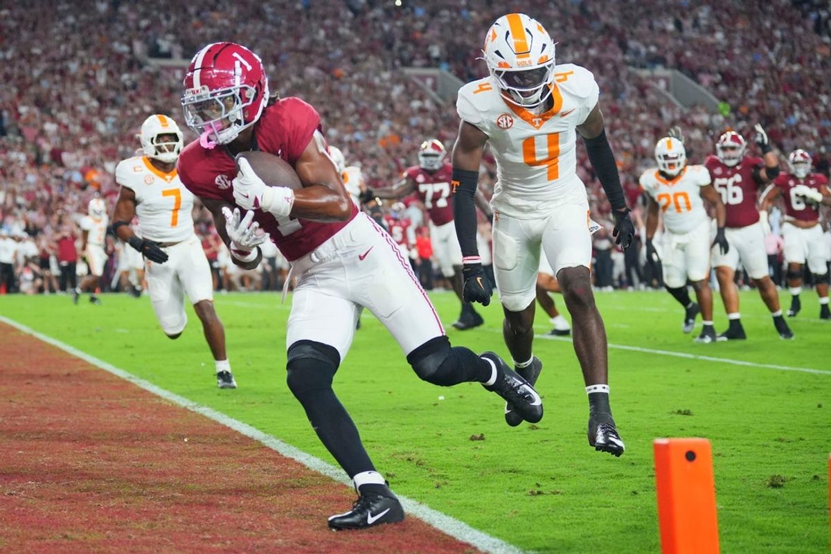 Alabama wide receiver Isaiah Horton (1) scores a touchdown ahead of Tennessee defensive back Ty Redmond (4) during a college football game at Bryant-Denny Stadium in Tuscaloosa, Ala., on Oct. 18, 2025.