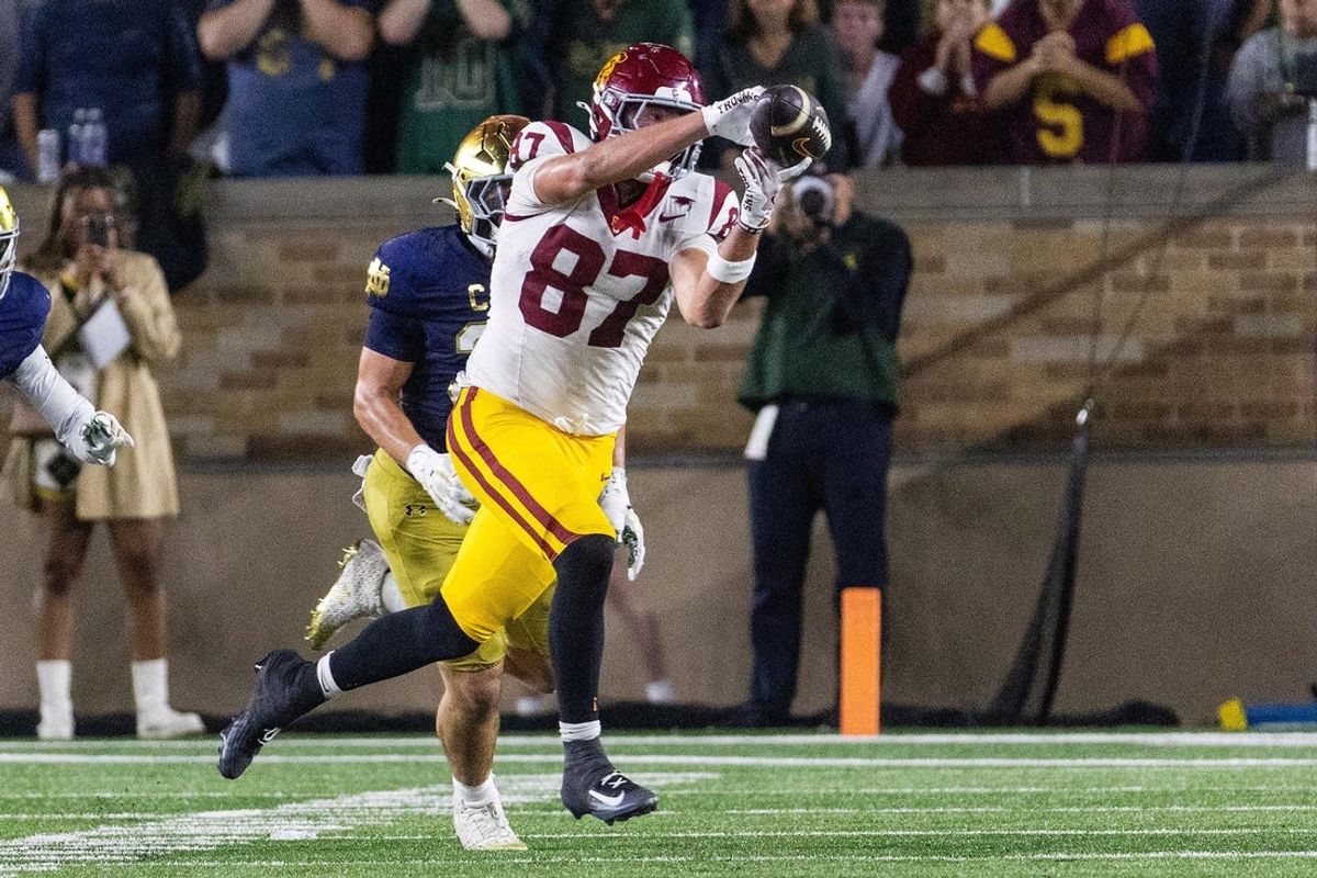 Oct 18, 2025; South Bend, Indiana, USA; Southern California Trojans tight end Lake McRee (87) attempts to catch the ball while Notre Dame Fighting Irish cornerback Christian Gray (6)  defends in the first half at Notre Dame Stadium. Mandatory Credit: Trevor Ruszkowski-Imagn Images
