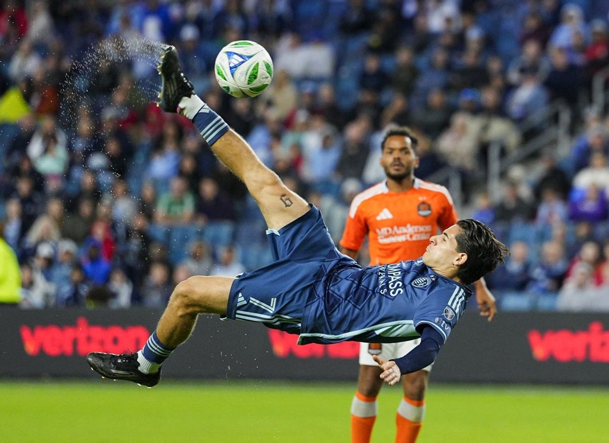 Oct 18, 2025; Kansas City, Kansas, USA; Sporting Kansas City forward Santiago Munoz (7) attempts a bicycle kick during the second half against Houston Dynamo at Children's Mercy Park. Mandatory Credit: Jay Biggerstaff-Imagn Images