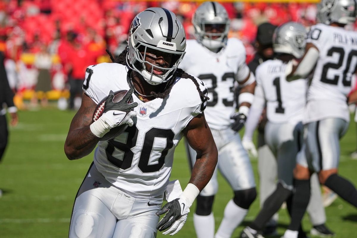 Oct 19, 2025; Kansas City, Missouri, USA; Las Vegas Raiders tight end Ian Thomas (80) warms up prior to the game against the Kansas City Chiefs at GEHA Field at Arrowhead Stadium. Mandatory Credit: Denny Medley-Imagn Images