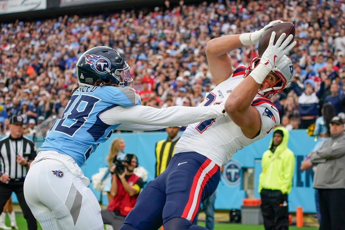New England Patriots tight end Austin Hooper (81) catches a touchdown pass over Tennessee Titans cornerback L'Jarius Sneed (38) during the second quarter at Nissan Stadium in Nashville, Tenn., Sunday, Oct. 19, 2025.