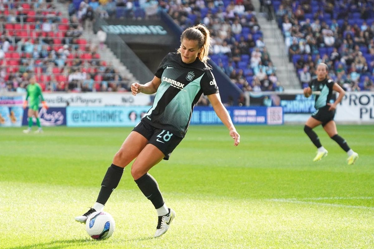 Oct 19, 2025; Harrison, New Jersey, USA; Gotham FC forward Katie Stengel (28) controls a ball during the first half against Racing Louisville FC at Sports Illustrated Stadium. Mandatory Credit: Lucas Boland-Imagn Images