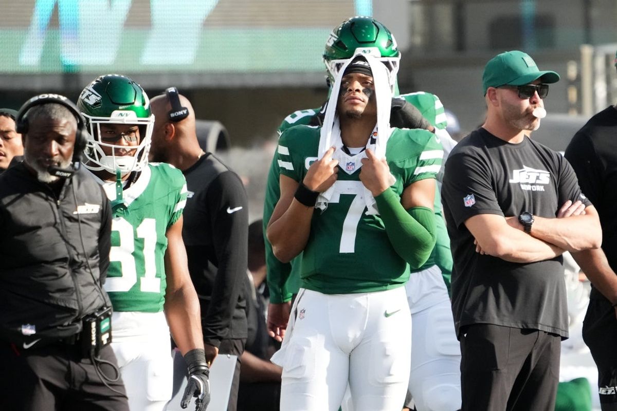Oct 19, 2025; East Rutherford, New Jersey, USA; New York Jets quarterback Justin Fields (7) reacts in the fourth quarter against the Carolina Panthers at MetLife Stadium. Mandatory Credit: Robert Deutsch-Imagn Images