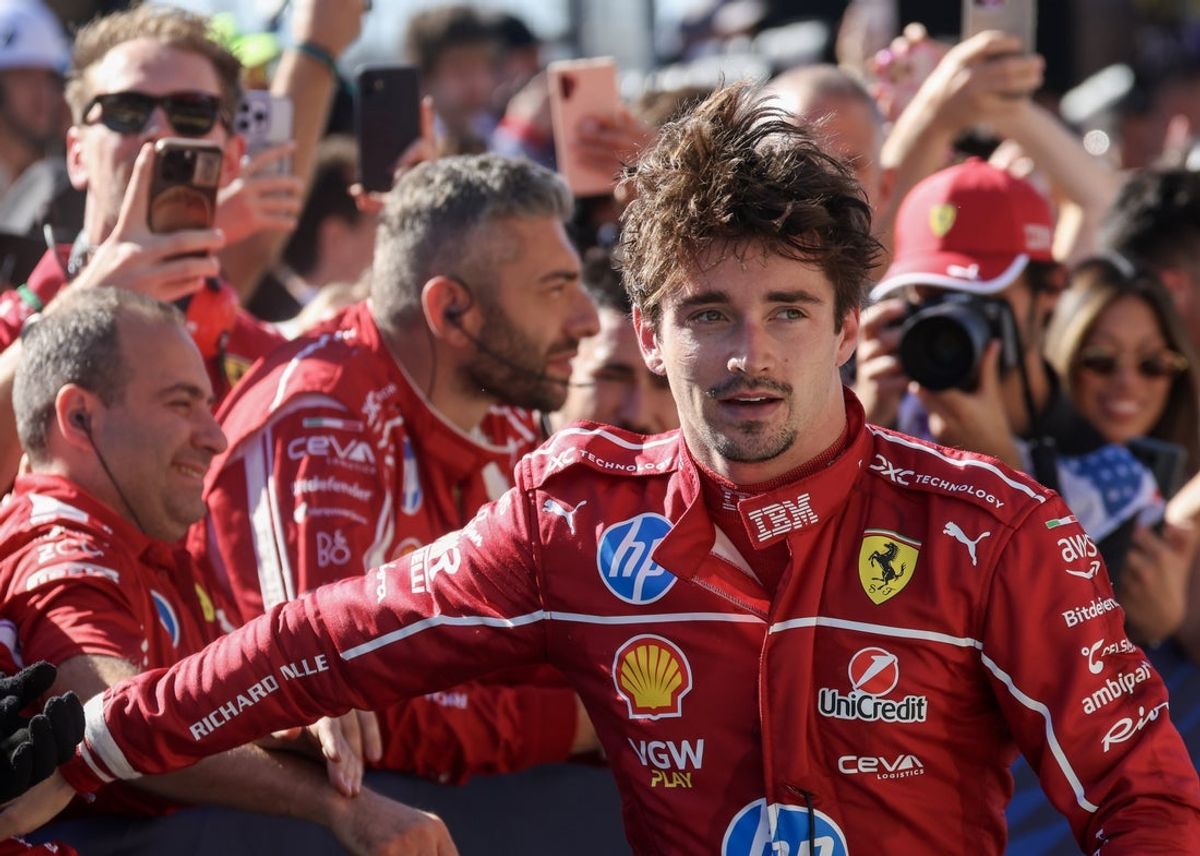 Oct 19, 2025; Austin, TX, USA; McLaren Renault Team driver Lando Norris (4) of Team Great Britain, second place thanks his team after the race at Circuit of The Americas Austin. Mandatory Credit: Thomas Shea-Imagn Images