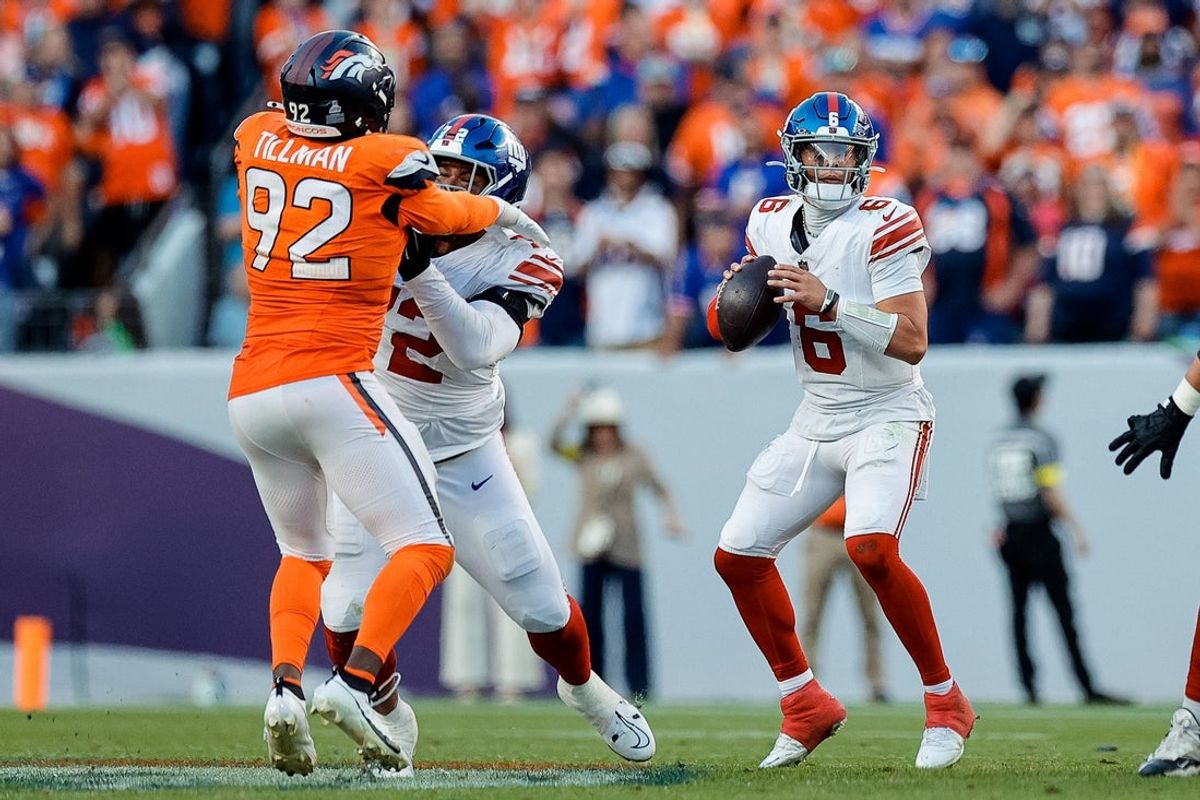 Oct 19, 2025; Denver, Colorado, USA; New York Giants quarterback Jaxson Dart (6) drops back to pass as guard Jermaine Eluemunor (72) defends against Denver Broncos linebacker Dondrea Tillman (92) in the fourth quarter at Empower Field at Mile High. Mandatory Credit: Isaiah J. Downing-Imagn Images