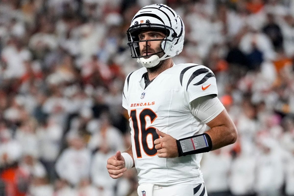 Cincinnati Bengals quarterback Joe Flacco (16) runs off before a field goal attempt in the fourth quarter of the NFL Week 7 game between the Cincinnati Bengals and the Pittsburgh Steelers at Paycor Stadium in downtown Cincinnati on Thursday, Oct. 16, 2025. The Bengals won, 33-31.