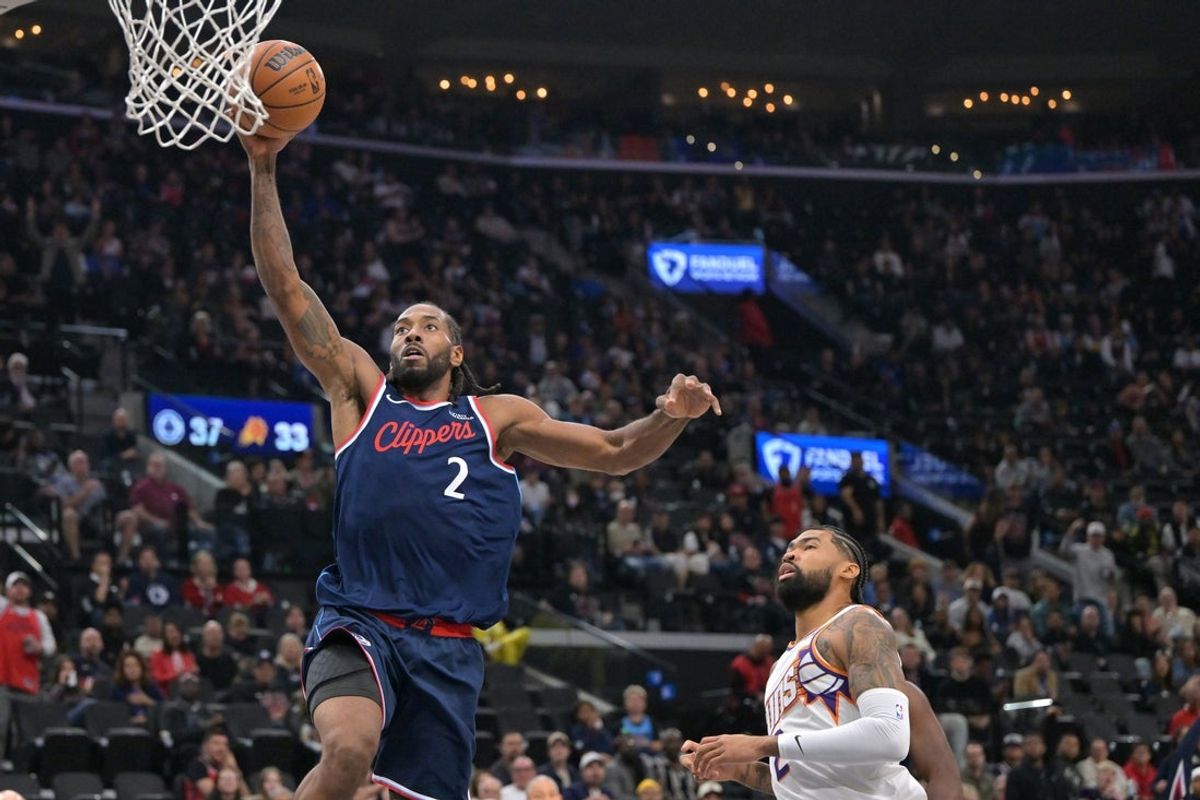Oct 24, 2025; Inglewood, California, USA; Los Angeles Clippers forward Kawhi Leonard (2) gets past Phoenix Suns center Nick Richards (2) for a basket in the first half at Intuit Dome. Mandatory Credit: Jayne Kamin-Oncea-Imagn Images